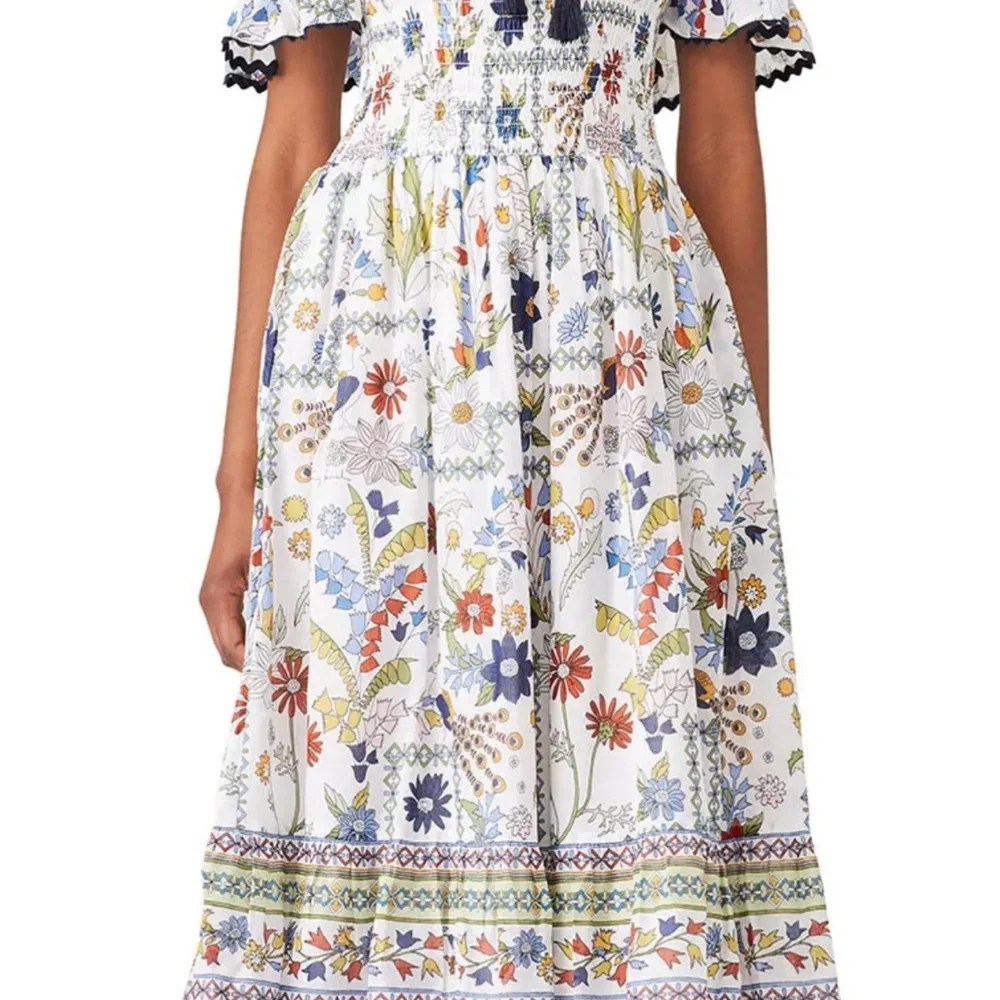 Very colorful and beautiful dress - Picture 1 of 3